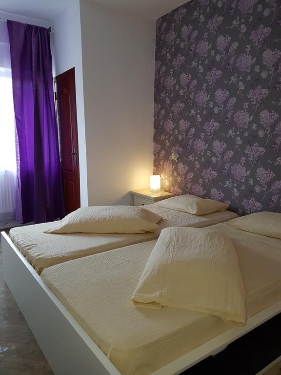 Vogue Hostel Bucureşti Ngoại thất bức ảnh