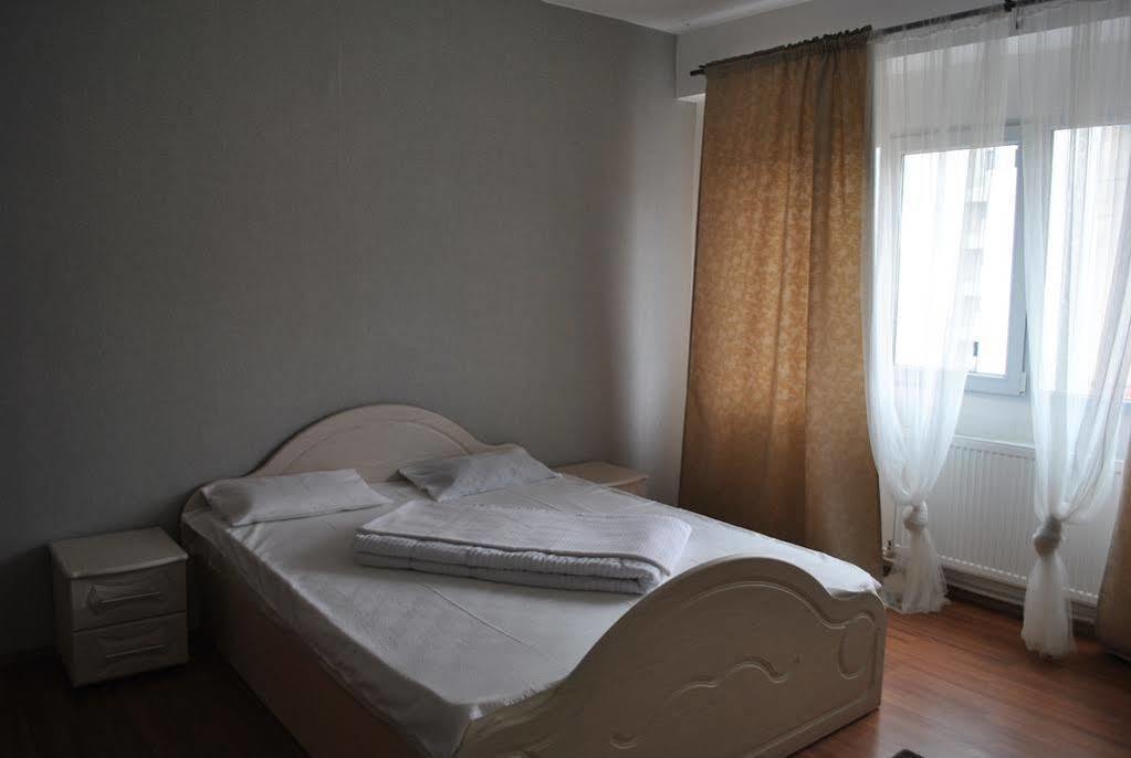 Vogue Hostel Bucureşti Ngoại thất bức ảnh